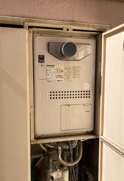 滋賀県大津市 M様 都市ガス ノーリツ給湯器 GQH-2443AWXD-T-DX BL 24号高温水供給式暖房給湯器 交換工事 交換前