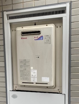 東京都国分寺市 P様 都市ガス リンナイ給湯器 RUX-A1616W-E 16号オートストップ給湯専用給湯器 交換工事 交換前