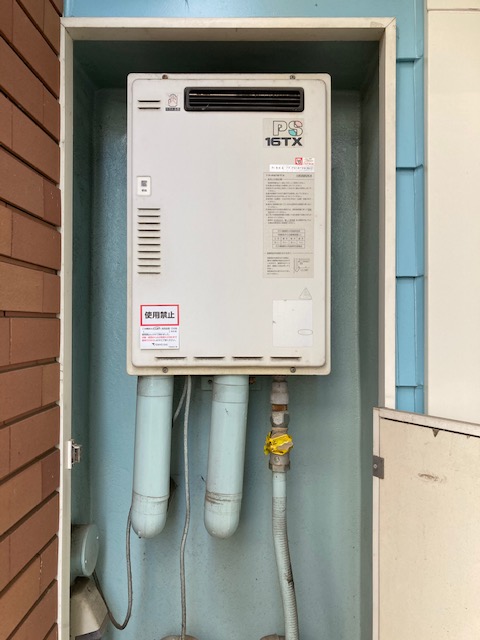 東京都町田市 Ｈ様 都市ガス ノーリツ給湯器 GQ-1639WS-1 BL 16号オートストップ給湯専用給湯器 交換工事 交換前