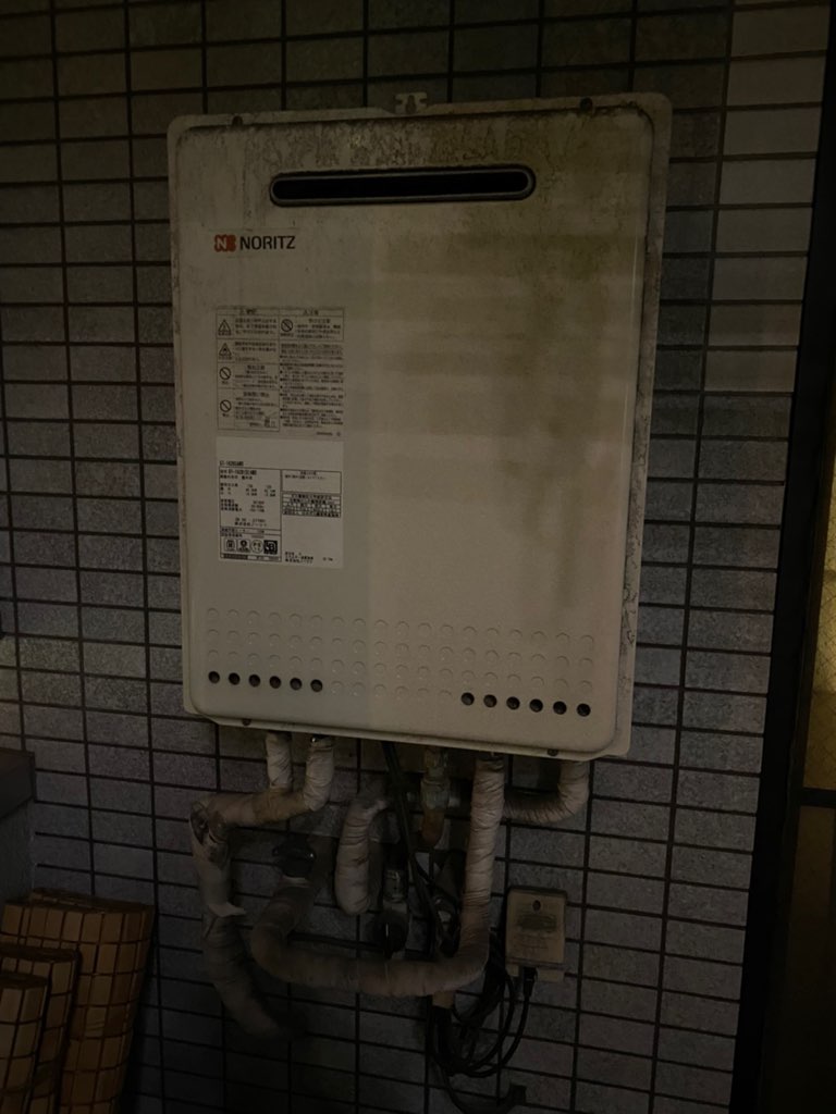 東京都荒川区 Ｈ様 都市ガス ノーリツ給湯器 GT-1660AWX-1 BL 16号フルオート追焚付給湯器 交換工事 交換前