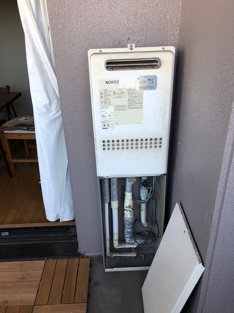 兵庫県加古川市 Ｍ様 都市ガス リンナイ給湯器 RUJ-A2010W 20号高温水供給式給湯器 交換工事 交換前