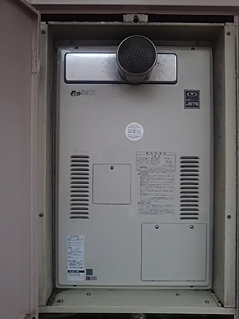 大阪府大阪市西区 I様 都市ガス ノーリツ給湯器 GQH-2443AWXD-T-DX BL 24号高温水供給式暖房給湯器 交換工事 交換前
