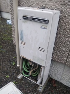 東京都稲城市 Ｈ様 都市ガス リンナイエコジョーズ RUFH-E2406AW2-6 24号フルオート給湯暖房給湯器 交換工事 交換前