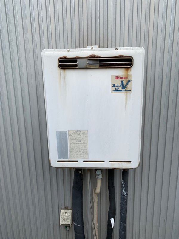 東京都東大和市 Ｉ様 都市ガス リンナイエコジョーズ RUF-E2007SAW 20号オート追焚付給湯器 交換工事 交換前