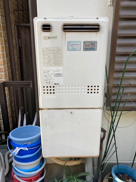 兵庫県神戸市長田区 Ｔ様 都市ガス ノーリツ給湯器 GT-2460AWX-1 BL 24号フルオート追焚付給湯器 交換工事 交換前