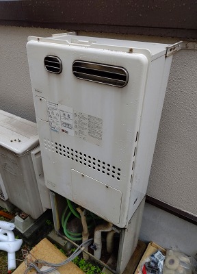 神奈川県横浜市中区 Ｉ様 都市ガス ノーリツエコジョーズ GTH-C2460SAW3H BL 24号シンプル（オート）給湯暖房給湯器 交換工事 交換前