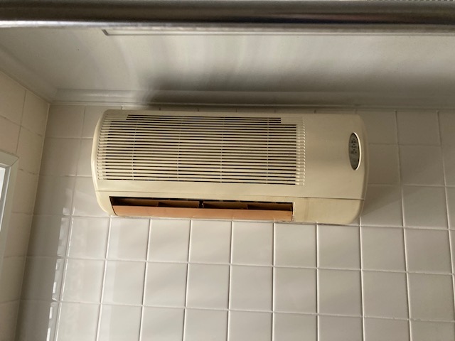 兵庫県神戸市西区 Ｈ様 ノーリツ BDV-4107WKN 壁掛形浴室暖房乾燥機 交換工事 交換前