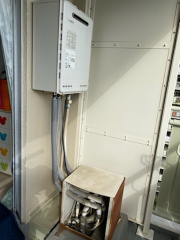東京都板橋区 Ｈ様 都市ガス ノーリツエコジョーズ GT-C1662SAWX BL 16号シンプル（オート）追焚付給湯器 交換工事 交換前