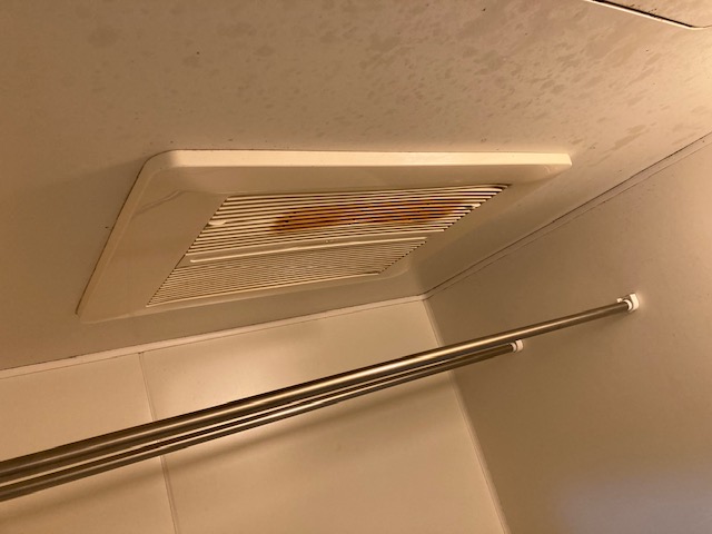 兵庫県神戸市北区 N様 リンナイ 天井形浴室暖房乾燥機 RBH-C418K1P 交換工事 交換前