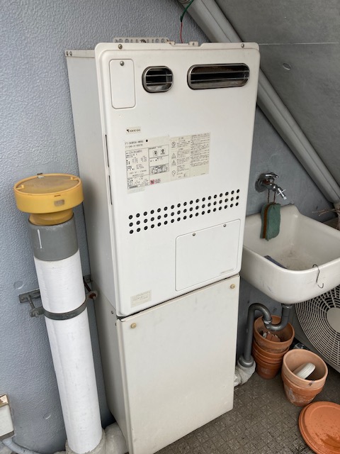 東京都武蔵野市 Ａ様 都市ガス ノーリツエコジョーズ GTH-C2460AW3H BL 24号スタンダード（フルオート）給湯暖房給湯器 交換工事 交換前