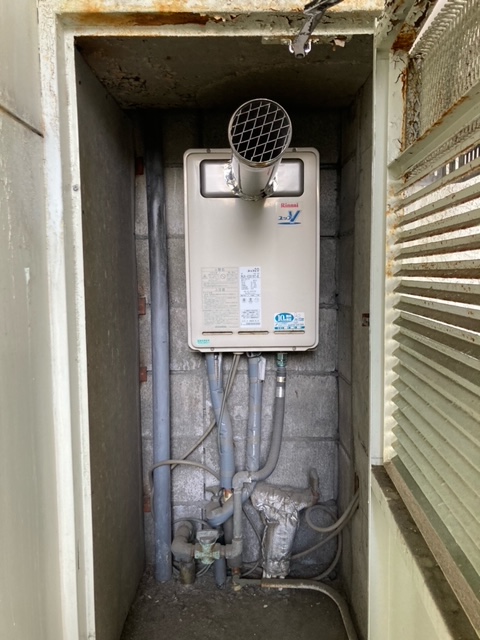 愛知県名古屋市中区 Ｔ様 都市ガス リンナイ給湯器 RUX-A2016T-L-E 20号オートストップ給湯専用給湯器 交換工事 交換前
