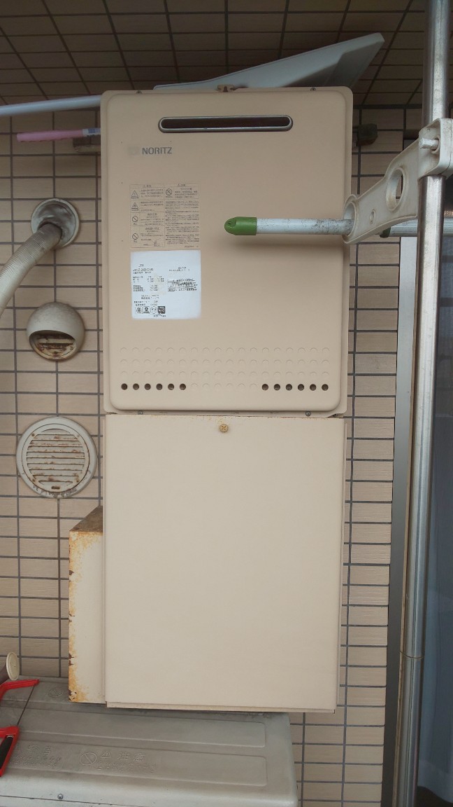 東京都江東区 Ｓ様 都市ガス ノーリツエコジョーズ GT-C2462SAWX BL 24号シンプル（オート）追焚付給湯器 交換工事 交換前