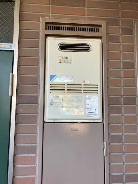 東京都練馬区 Ｉ様 都市ガス ノーリツ給湯器 GQ-1639WS-1 BL 16号オートストップ給湯専用給湯器 交換工事 交換前