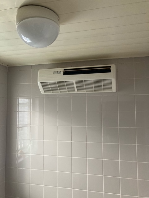 兵庫県神戸市北区 Ｄ様 ノーリツ壁掛形浴室暖房乾燥機 BDV-4105WKNS  交換工事 交換前