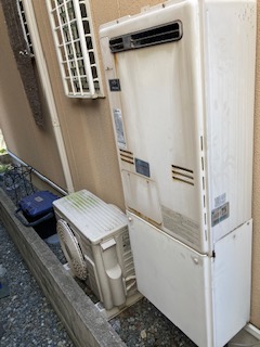兵庫県尼崎市 Ｕ様 都市ガス リンナイエコジョーズ RUFH-E2405SAW2-3(A) 24号オート給湯暖房給湯器 交換工事 交換前