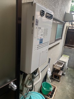 京都府京都市左京区 Ｓ様 都市ガス リンナイ給湯器 RUJ-A2400W 24号高温水供給式給湯器 交換工事 交換前