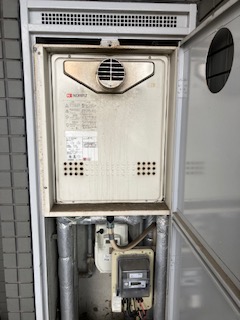 福岡県北九州市門司区 Ｓ様 ノーリツ給湯器 GT-2060SAWX-T-1 BL 20号オート追焚付給湯器 交換工事 交換前