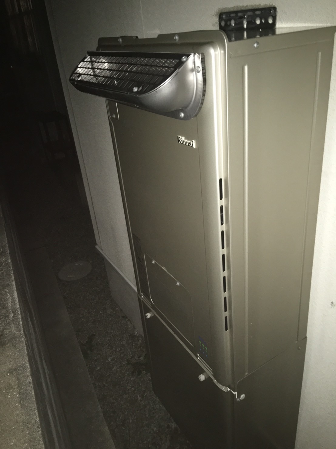大阪府和泉市 Ｎ様 都市ガス リンナイエコジョーズ RUFH-E2405SAW2-3(A) 24号オート給湯暖房給湯器 交換工事 交換後