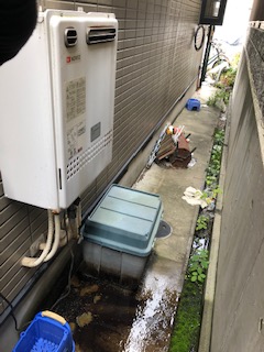 京都府宇治市 Ｍ様 都市ガス ノーリツ給湯器 GT-2460SAWX-1 BL 24号オート追焚付給湯器 交換工事 交換前