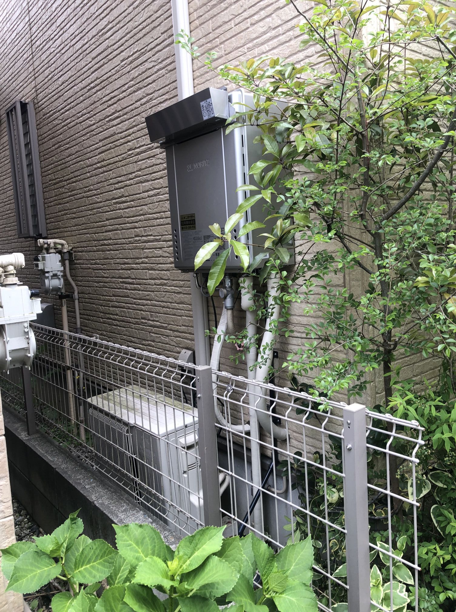 千葉県千葉市若葉区 Ｔ様 都市ガス ノーリツエコジョーズ GT-C2062SAWX-2 BL 20号シンプル（オート）追焚付給湯器（エコジョーズ） 交換工事 交換後