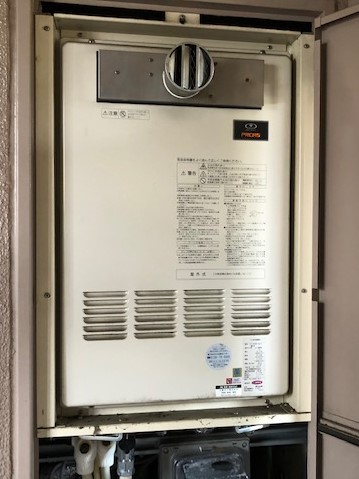 奈良県奈良市 Ｏ様 都市ガス リンナイ給湯器 RUX-A1616T-L-E 16号オートストップ給湯専用給湯器 交換工事 交換前