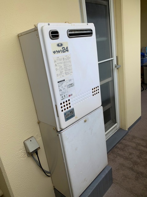 兵庫県西宮市 Ｈ様 都市ガス ノーリツ給湯器 GT-2460AWX-1 BL 24号フルオート追焚付給湯器 交換工事 交換前