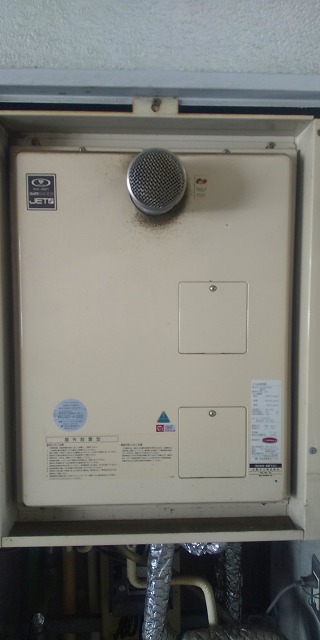 奈良県生駒市 S様 都市ガス リンナイ給湯器 RUJ-A1610T 16号高温水供給式給湯器 交換工事 交換前