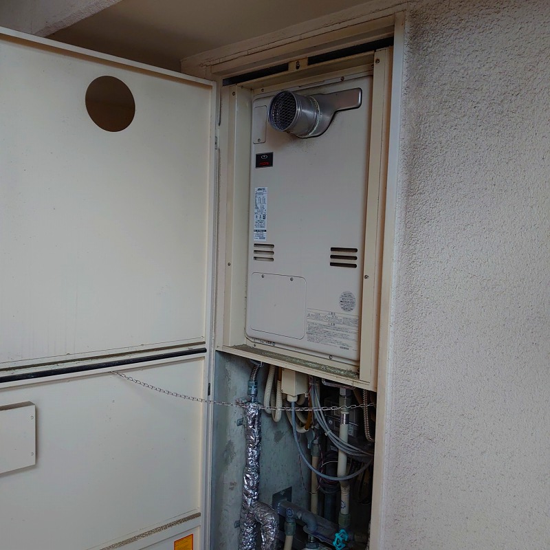 和歌山県和歌山市 Ｓ様 都市ガス リンナイ給湯器 RUFH-A2400AT2-3 24号フルオート給湯暖房給湯器 交換工事 交換前