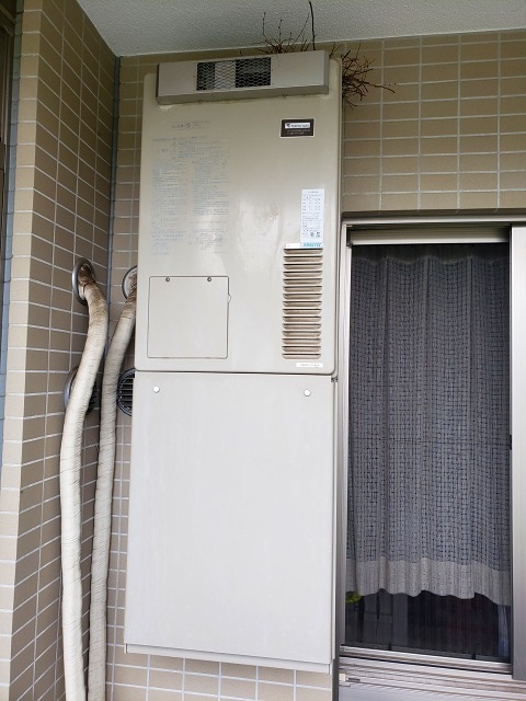 東京都世田谷区 N様 都市ガス ノーリツエコジョーズ GTH-C2460AW3H BL 24号スタンダード（フルオート）給湯暖房給湯器 交換工事 交換前