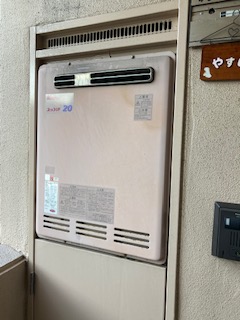 愛知県名古屋市中村区 Ｙ様 都市ガス リンナイ給湯器 RUF-A2005SAW(B) 20号オート追焚付給湯器 交換工事 交換前