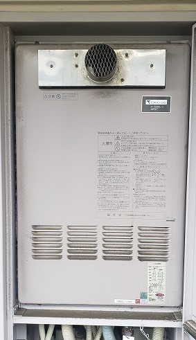 神奈川県横浜市港南区 T様 都市ガス リンナイ給湯器 RUFH-A1610AT2-3 16号フルオート給湯暖房給湯器 交換工事 交換前