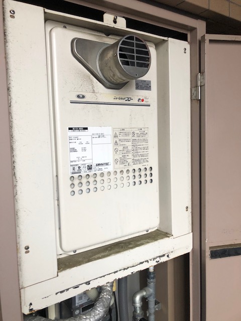 兵庫県伊丹市 T様 都市ガス リンナイ給湯器 RUJ-A2400T 24号高温水供給式給湯器 交換工事 交換前