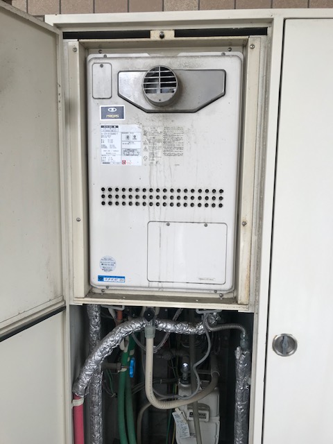大阪府大阪市此花区 N様 都市ガス ノーリツ給湯器 GTH-2444SAWX3H-T-1 BL 24号オート給湯暖房給湯器 交換工事 交換前