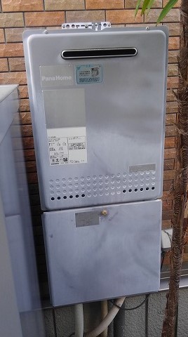 大阪府豊中市 Ｈ様 都市ガス ノーリツ給湯器 GT-2460SAWX-1 BL 24号オート追焚付給湯器 交換工事 交換前