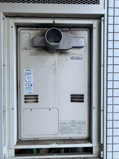 東京都足立区 R様 都市ガス リンナイエコジョーズ RUFH-E2405AT2-3(A) 24号フルオート給湯暖房給湯器 交換工事 交換前
