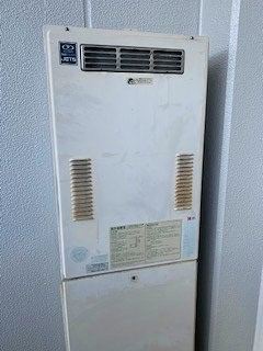 兵庫県三田市 M様 都市ガス リンナイ給湯器 RUJ-A2400W 24号高温水供給式給湯器 交換工事 交換前