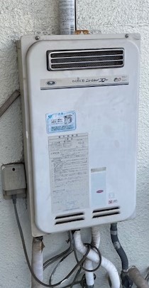 大阪府大阪市西成区 K様 都市ガス リンナイ給湯器 RUJ-A1610W 16号高温水供給式給湯器 交換工事 交換前