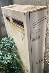 京都府向日市 M様 都市ガス リンナイ給湯器 RUF-A2400SAG(B) 24号オート追焚付給湯器 交換工事 交換前