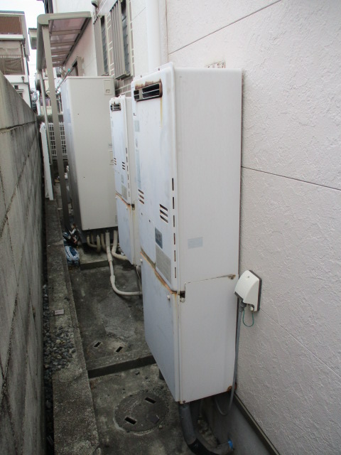 兵庫県尼崎市 Y様 都市ガス リンナイエコジョーズ RUFH-E2405SAW2-3(A) 12A13A 24号オート給湯暖房給湯器（エコジョーズ） 交換工事 交換前