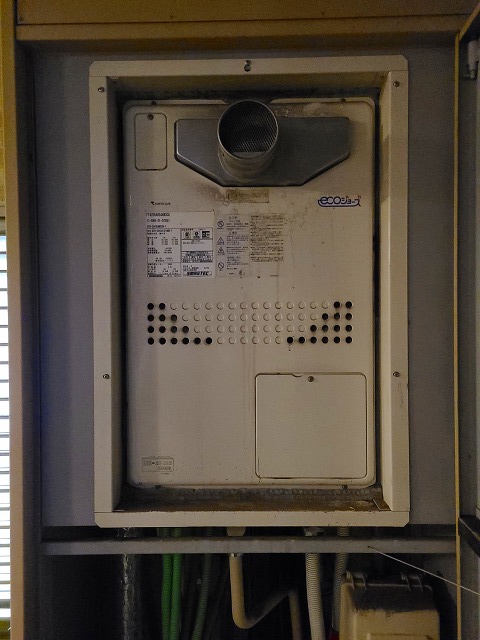 兵庫県伊丹市 N様 都市ガス ノーリツエコジョーズ GTH-C2460AW3H BL 12A13A 24号スタンダード（フルオート）給湯暖房給湯器（エコジョーズ） 交換工事 交換前