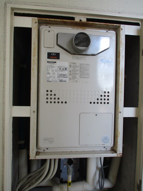 兵庫県神戸市 H様 都市ガス ノーリツエコジョーズ GTH-CP2460SAW3H-T BL 12A13A 24号シンプル（オート）給湯暖房給湯器（エコジョーズ） 交換工事 交換前