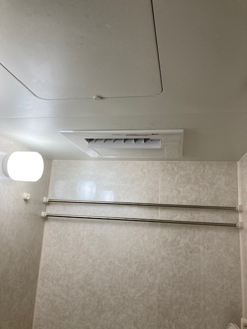 兵庫県西宮市 Y様 都市ガス リンナイ浴室暖房乾燥機(天吊式) RBH-C418K1P 天井形浴室暖房乾燥機 交換工事 交換前
