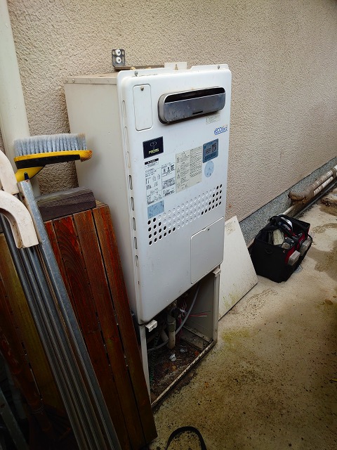 奈良県生駒郡 T様 都市ガス ノーリツエコジョーズ GTH-C2460SAW3H BL 12A13A 24号シンプル（オート）給湯暖房給湯器（エコジョーズ） 交換工事 交換前