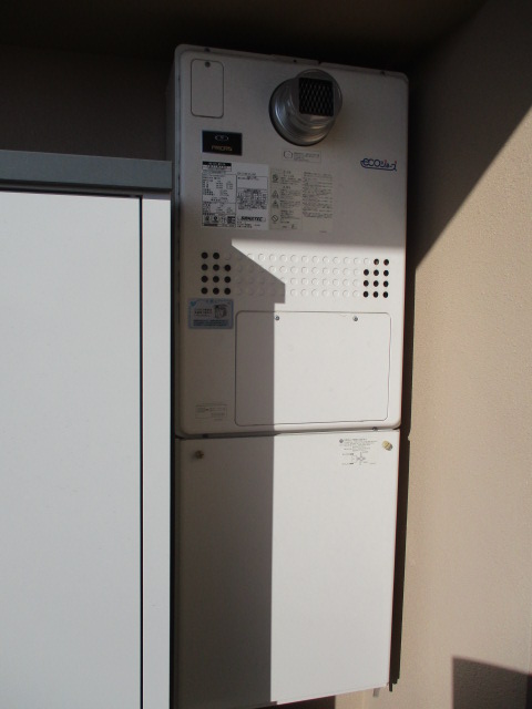 兵庫県尼崎市 T様 都市ガス ノーリツエコジョーズ GTH-CP2460AW3H BL 12A13A 24号スタンダード（フルオート）給湯暖房給湯器（エコジョーズ） 交換工事 交換前