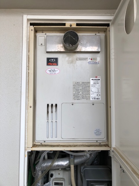 兵庫県神戸市 S様 都市ガス ノーリツエコジョーズ GTH-CP2460AW3H-T BL 12A13A 24号スタンダード（フルオート）給湯暖房給湯器（エコジョーズ） 交換工事 交換前