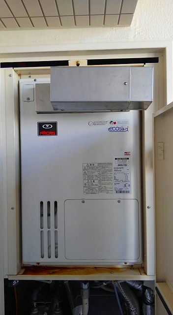 兵庫県神戸市 T様 都市ガス ノーリツエコジョーズ GTH-CP2460AW3H-T BL 12A13A 24号スタンダード（フルオート）給湯暖房給湯器（エコジョーズ） 交換工事 交換前