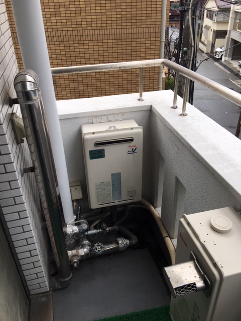 兵庫県芦屋市 N様 都市ガス リンナイ給湯器 RUJ-A2010W 12A13A 20号高温水供給式給湯器 交換工事 交換前