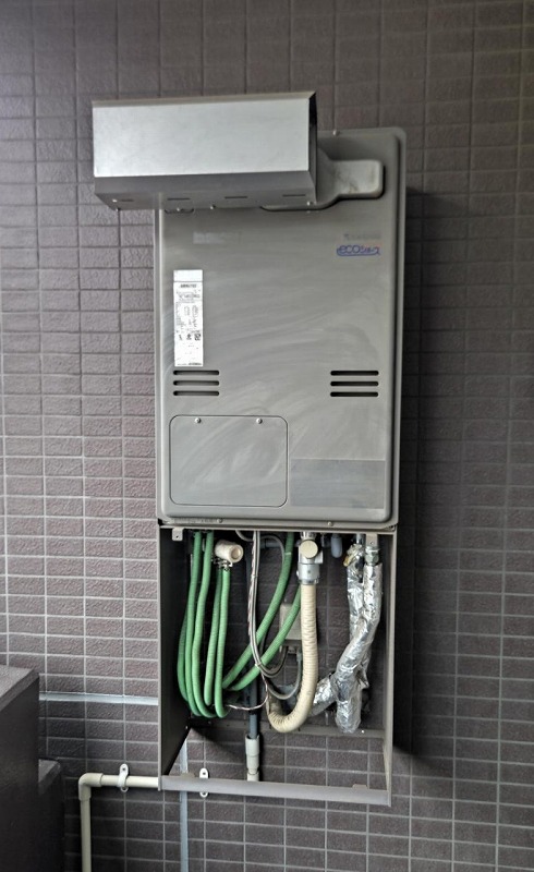 東京都板橋区 Ｔ様 都市ガス ノーリツエコジョーズ GTH-C2460SAW3H-1 BL 24号シンプル（オート）給湯暖房給湯器 交換工事 交換前