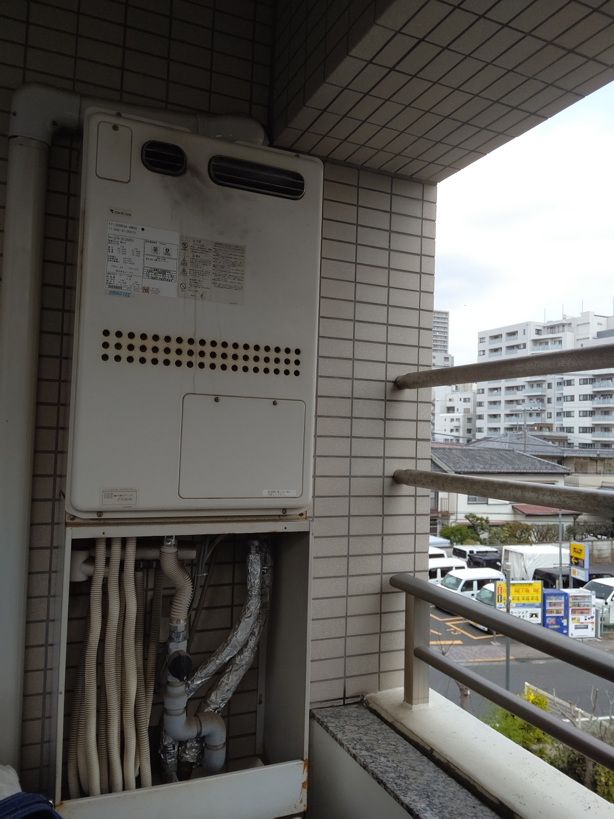 東京都三鷹市 T様 都市ガス ノーリツ給湯器 GTH-2444AWX3H-1 BL 24号フルオート給湯暖房給湯器 交換工事 交換前