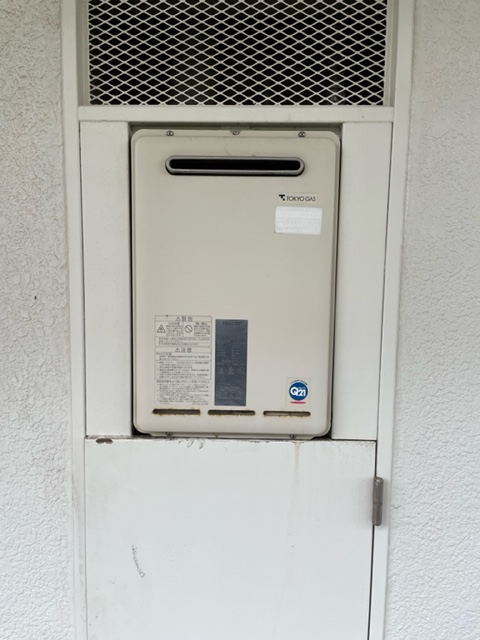 神奈川県座間市 K様 都市ガス リンナイ給湯器 RUX-A1616W-E 16号オートストップ給湯専用給湯器 交換工事 交換前